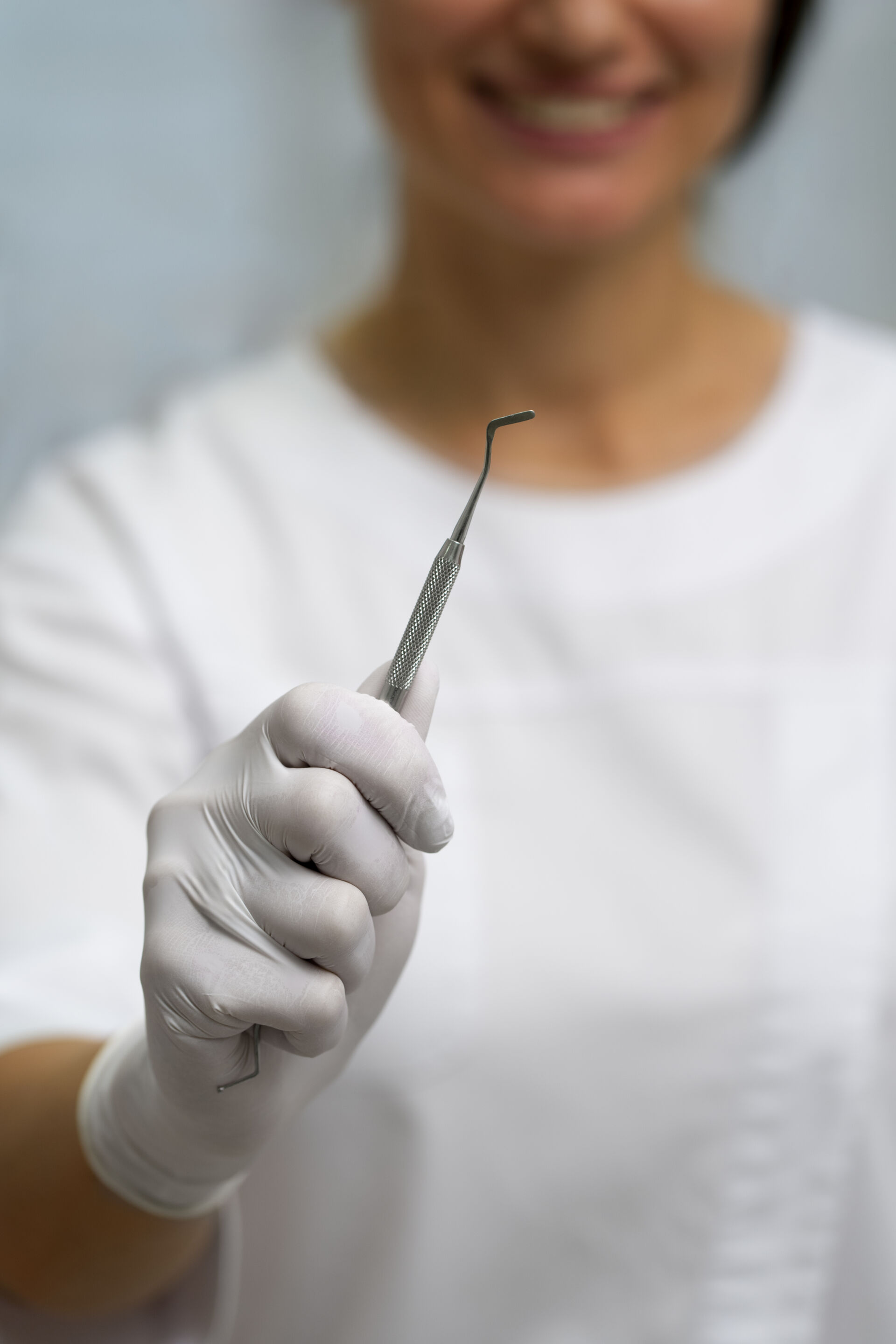 Dentist holding instrument for cleaning teeth